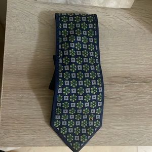 Mila Schon Tie